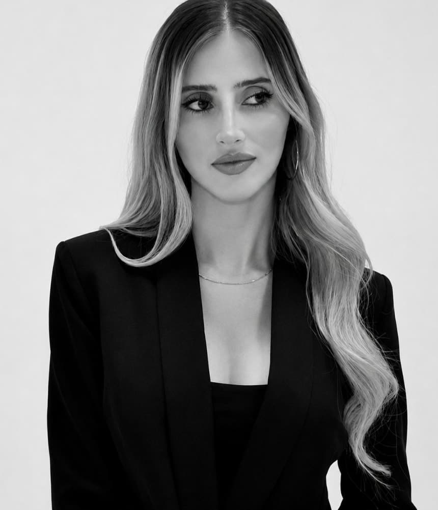 Sofia Alonso Bauer, founder of Elara, black and white portrait